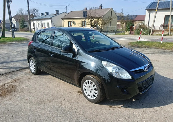 Hyundai i20 cena 14700 przebieg: 154640, rok produkcji 2012 z Gostynin małe 211